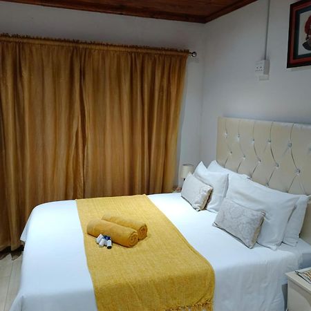 Guest Lodge On The Edge สตอร์มริเวอร์ ภายนอก รูปภาพ