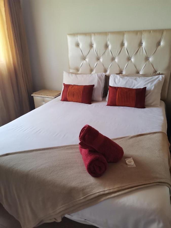 Guest Lodge On The Edge สตอร์มริเวอร์ ภายนอก รูปภาพ