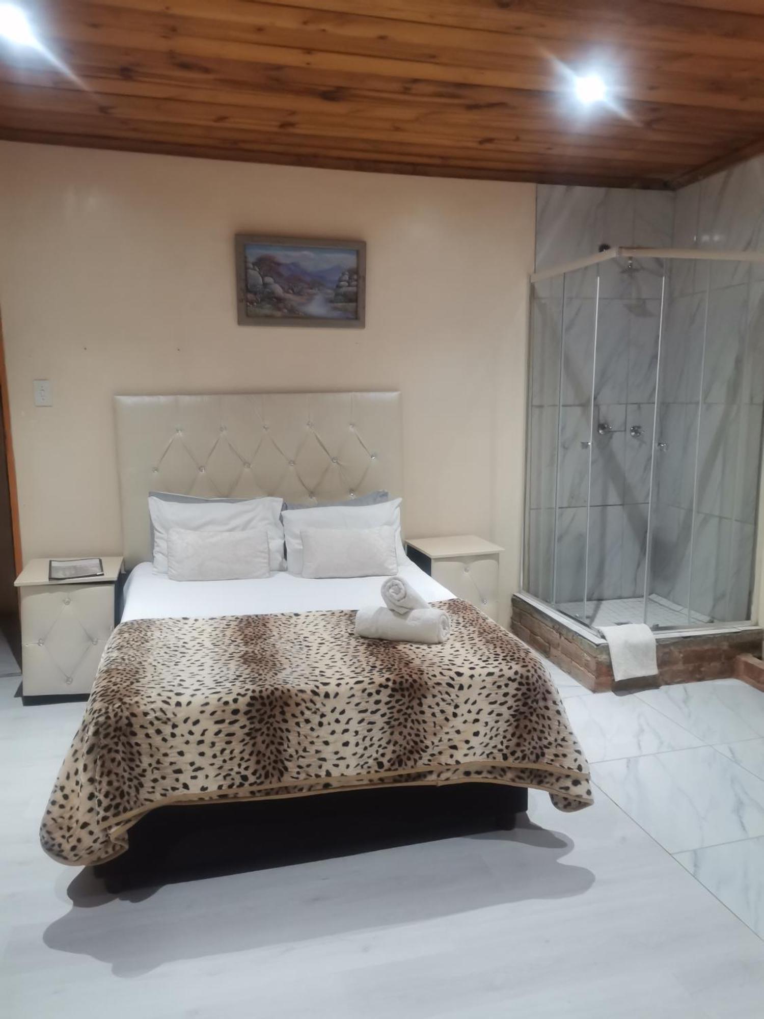 Guest Lodge On The Edge สตอร์มริเวอร์ ภายนอก รูปภาพ