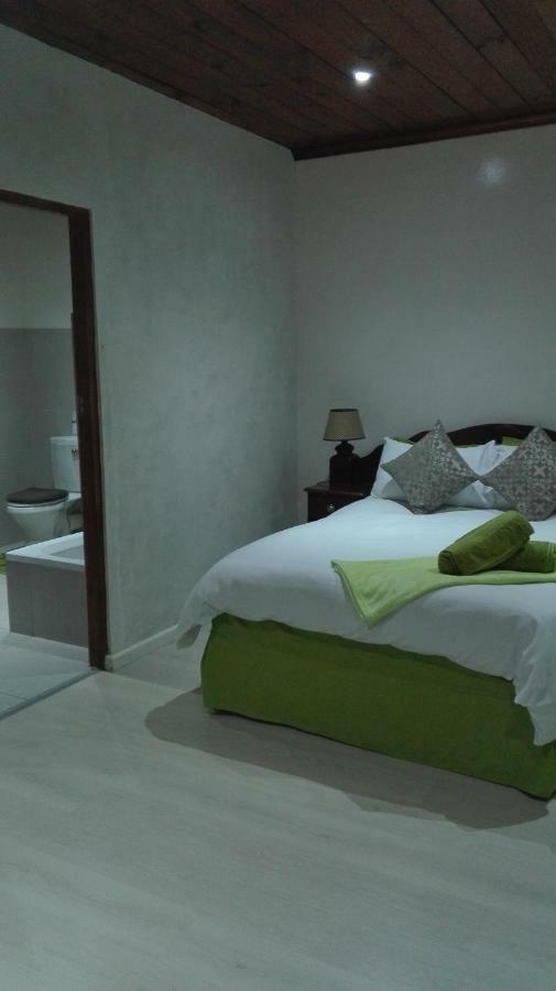 Guest Lodge On The Edge สตอร์มริเวอร์ ภายนอก รูปภาพ