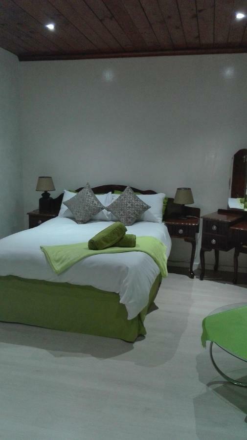 Guest Lodge On The Edge สตอร์มริเวอร์ ภายนอก รูปภาพ